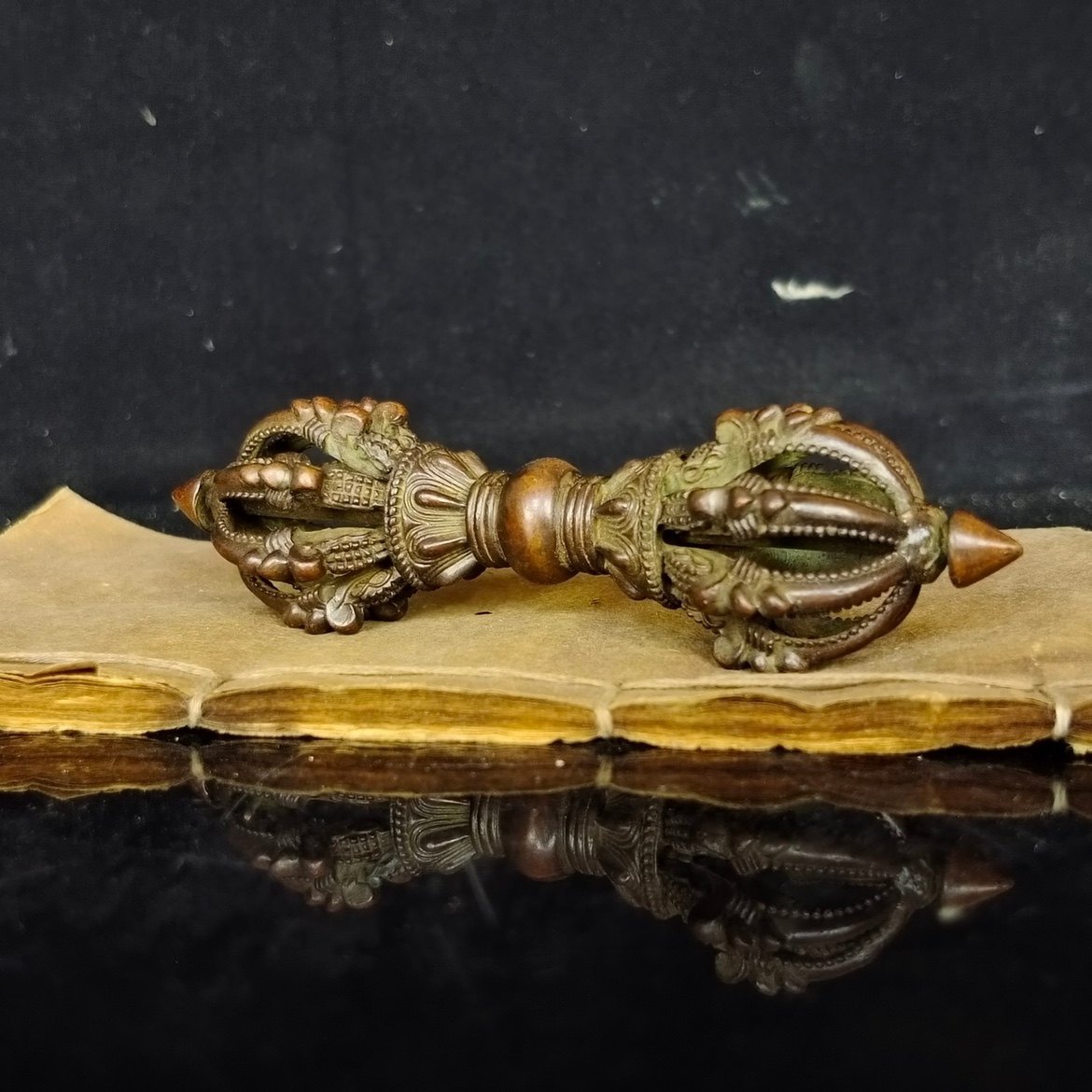 Tibetan Tantric Eight Strand V - огляд і ціна Collectible Vintage Tools