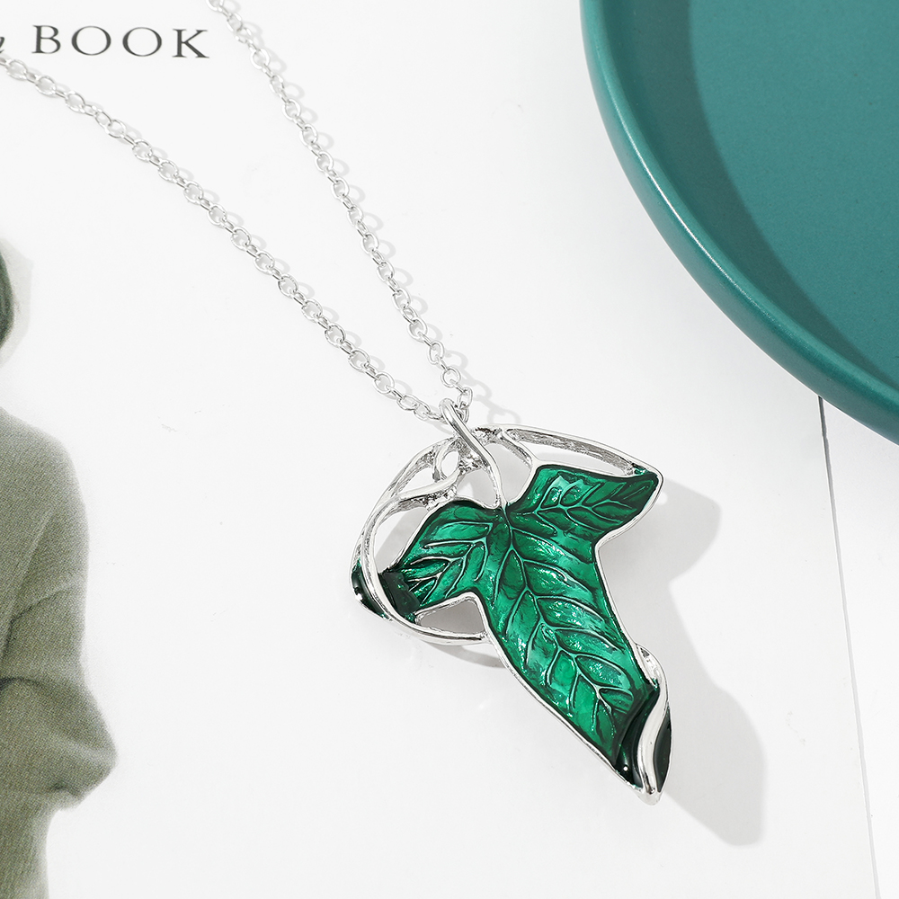 Vintage Green Leaf Pendant Nec - огляд і ціна Vintage Items