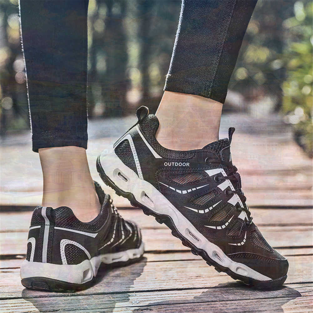 Sumer Round Tip Silver Sneaker - огляд і ціна Vintage And Collectible Stores