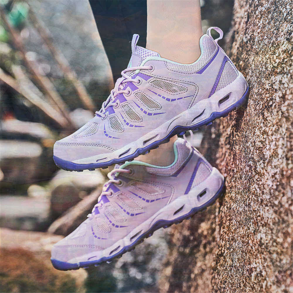 Sumer Round Tip Silver Sneaker - огляд і ціна Vintage And Collectible Stores